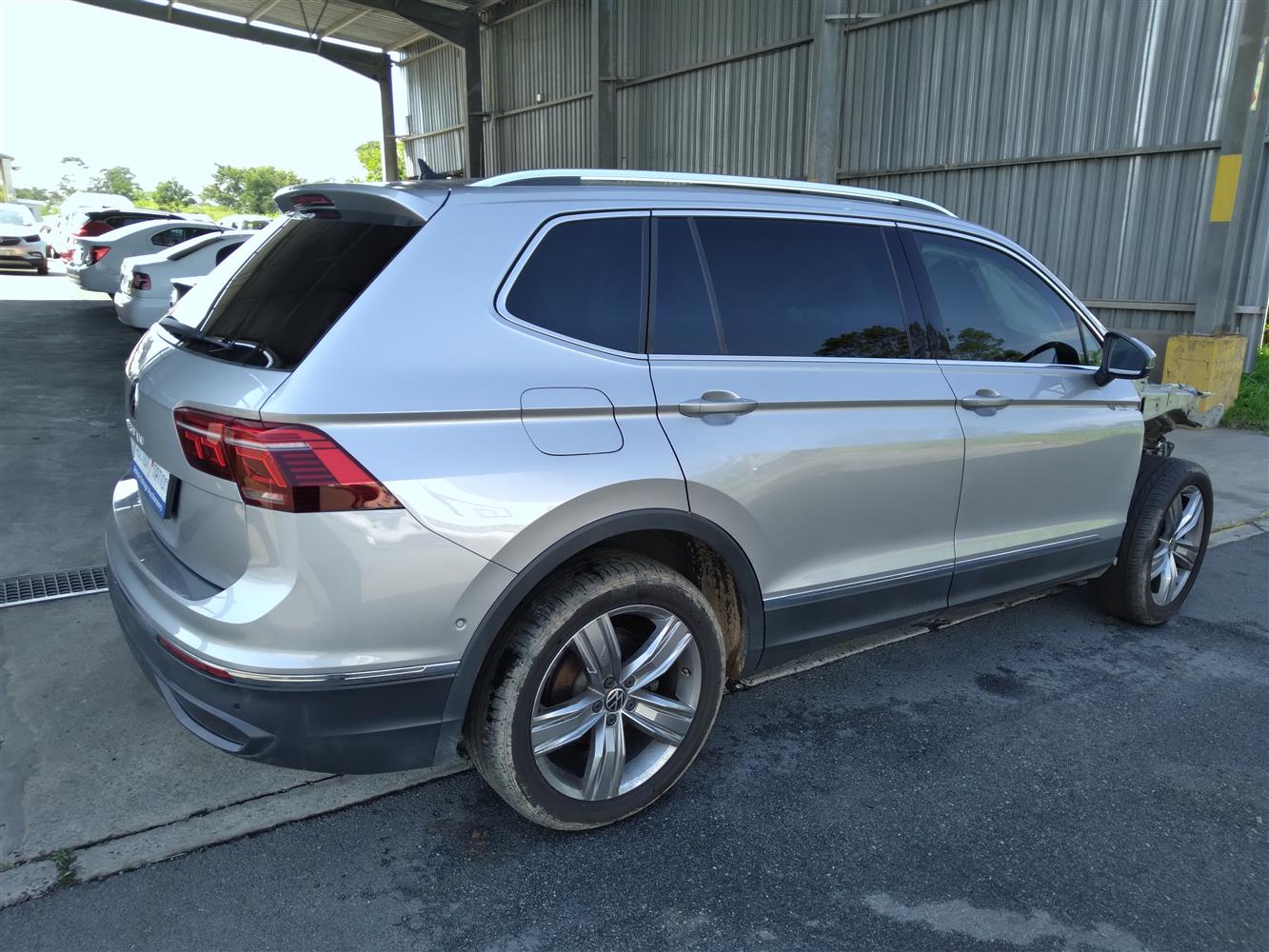 taquanani Quantum Bonnet Hinge - Marmic