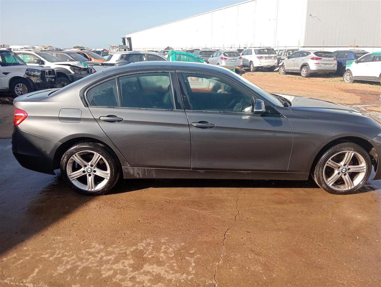 Auction Nation - BMW 320i-335i/320I