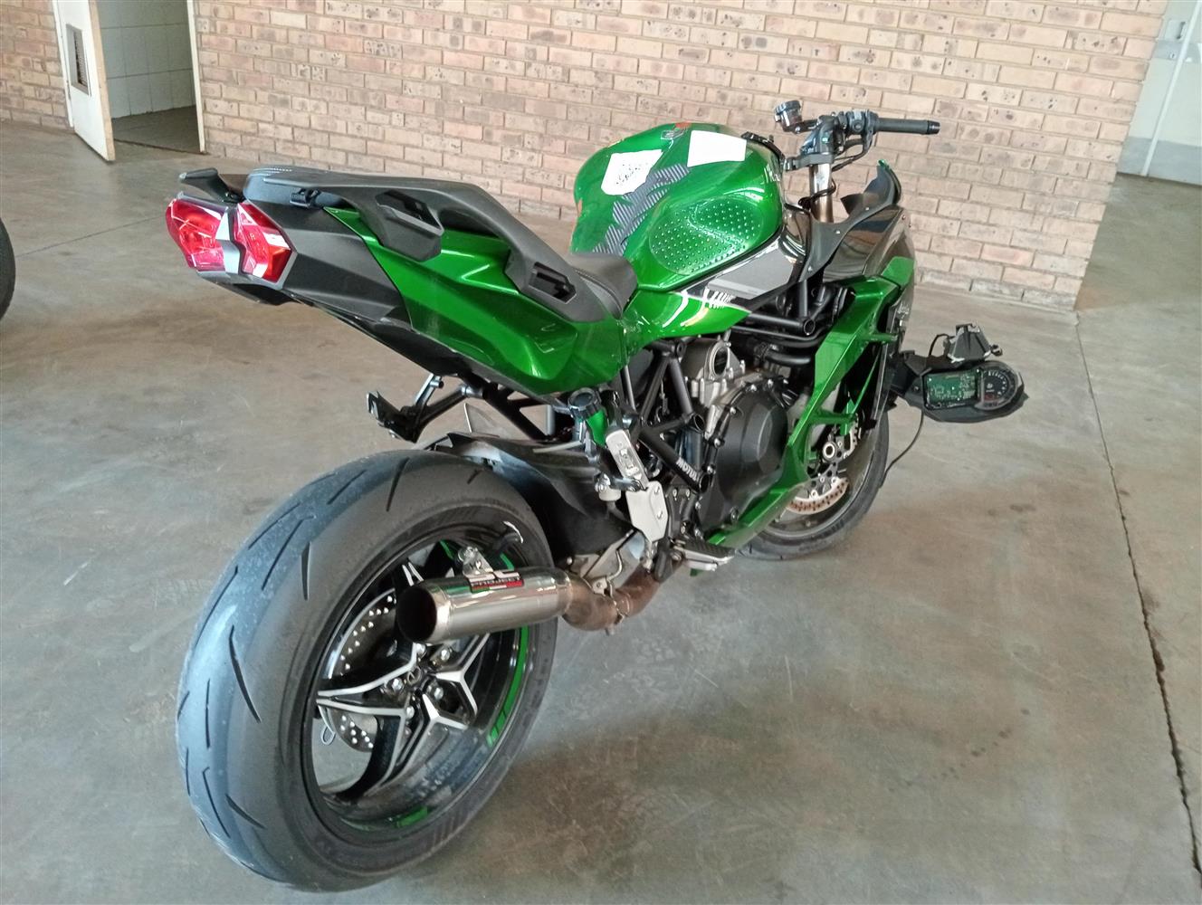 Auction Nation - KAWASAKI H2 SX SE (ZX1002B) (INTRO 2018-03)