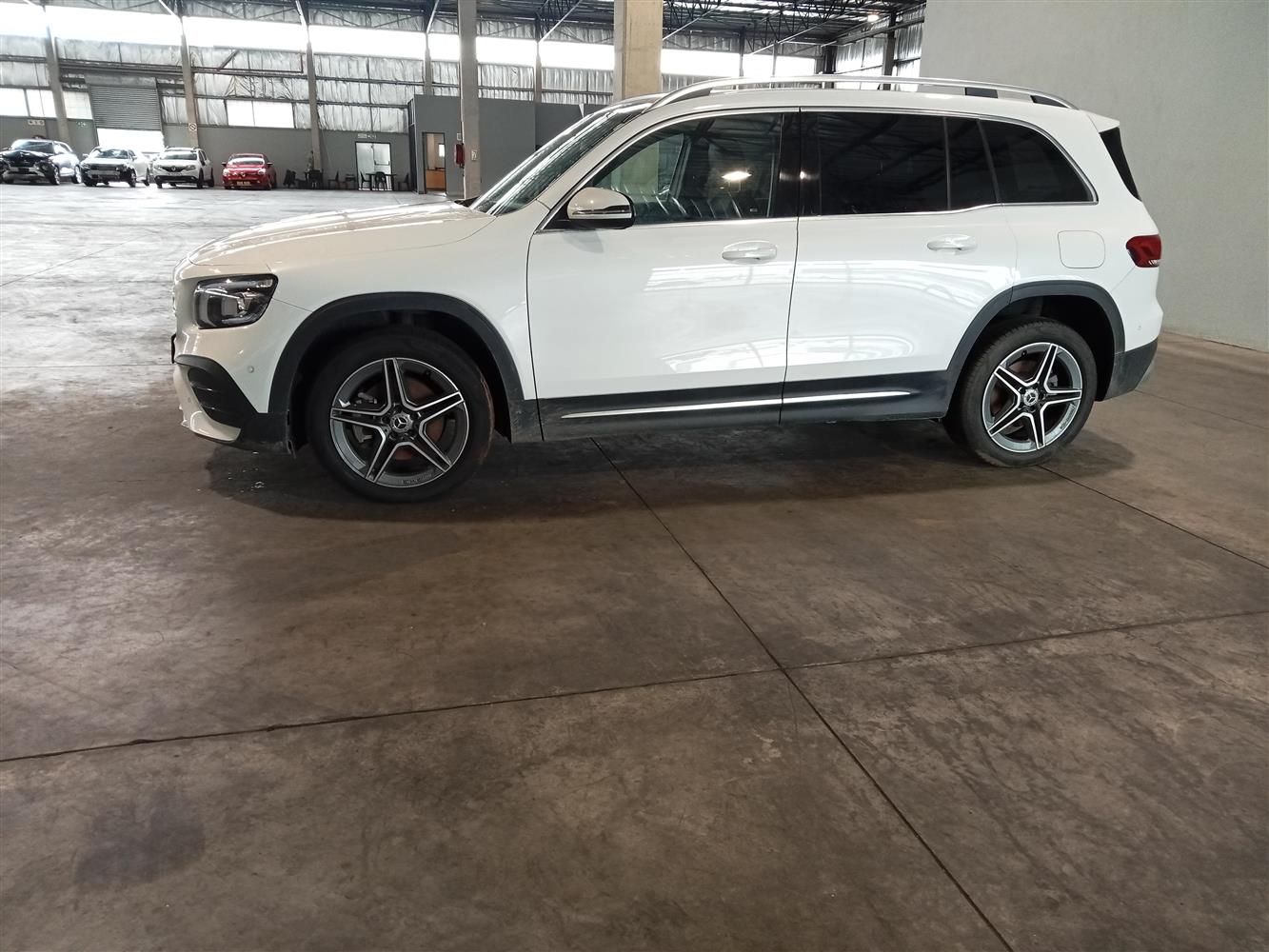 ‼️直接引渡し(場所も要相談)‼️Mercedes-Benz GLB 220 ホワイト手押し車 メルセデスベンツGLB】ホワイトカラーもコーティング専門店へ【入庫編