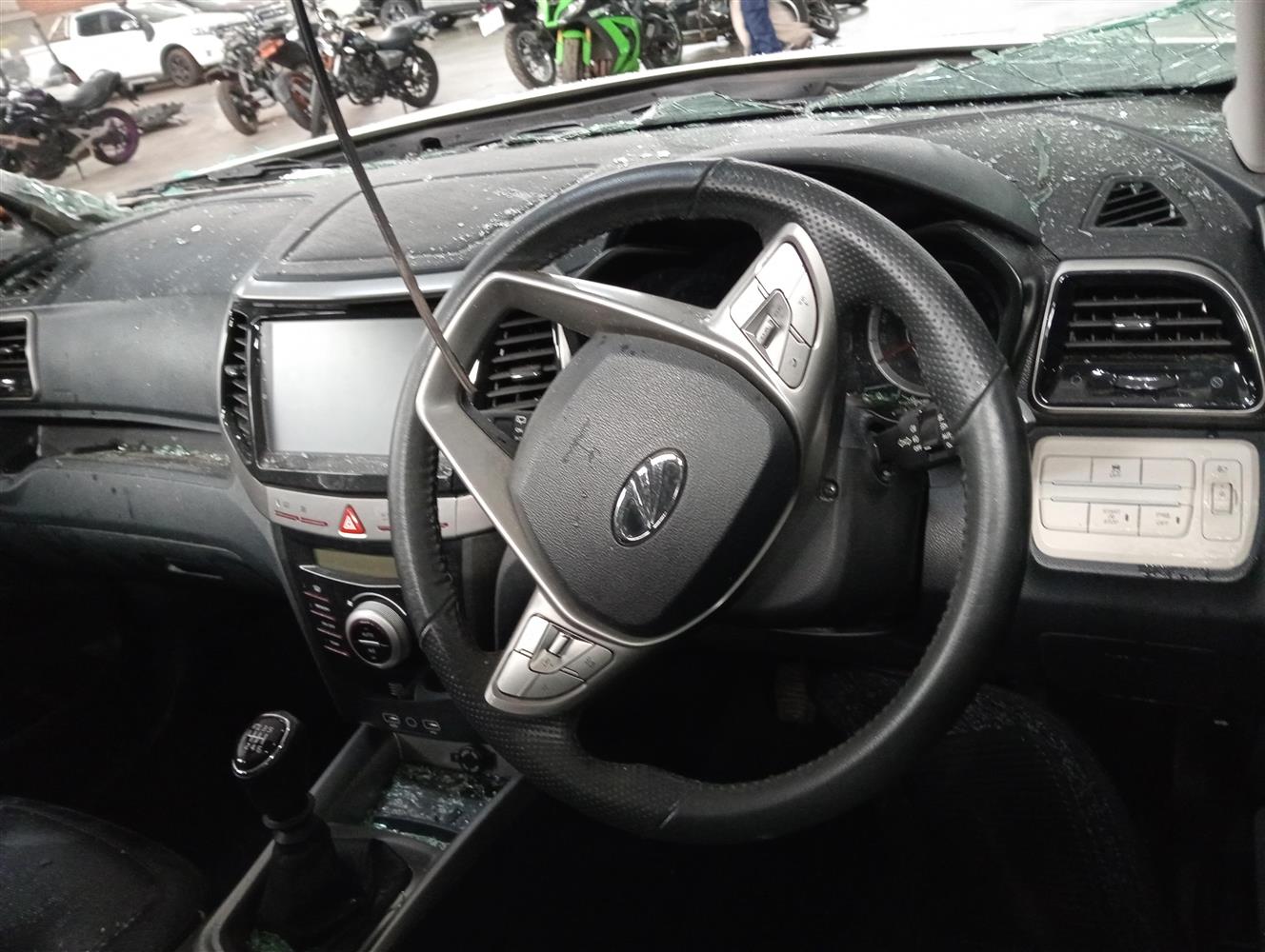 Auction Nation - MAHINDRA XUV300 1.2T (W8)
