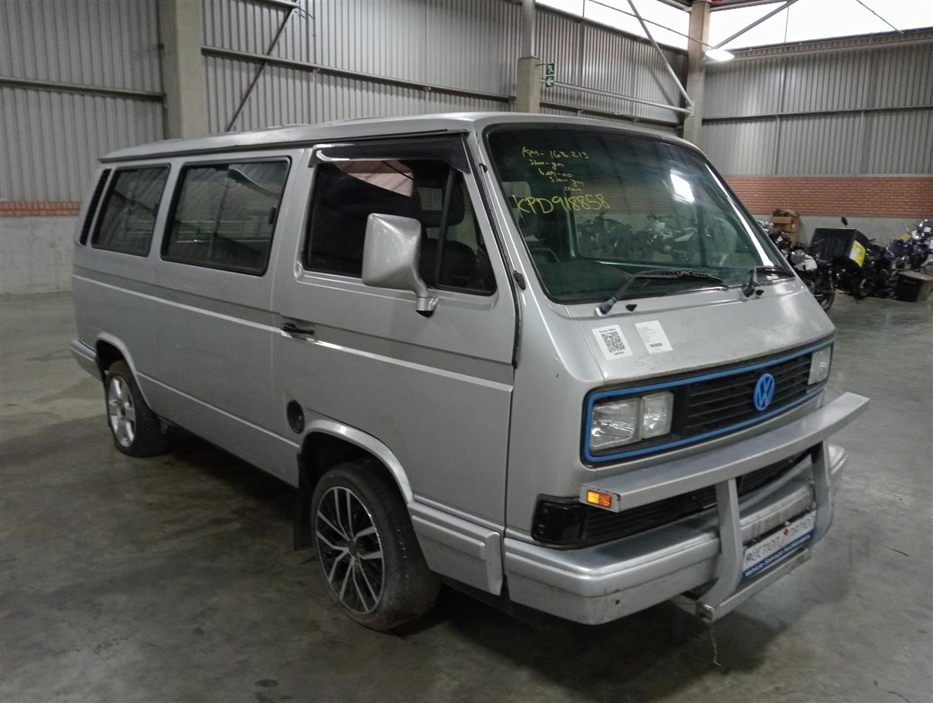 auction-nation-volkswagen-caravelle-2-6i-a-c-p-s