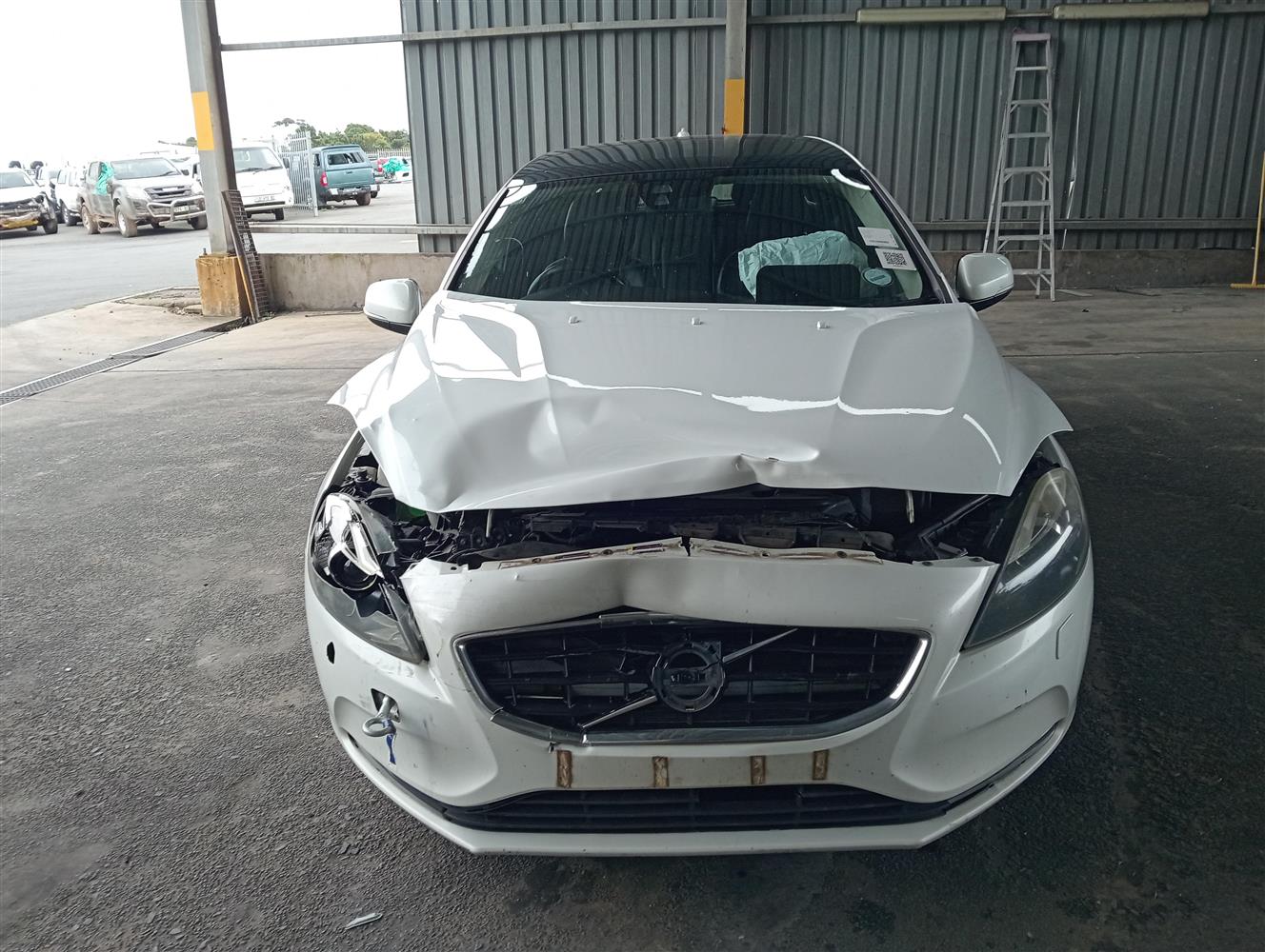 2015 VOLVO V40