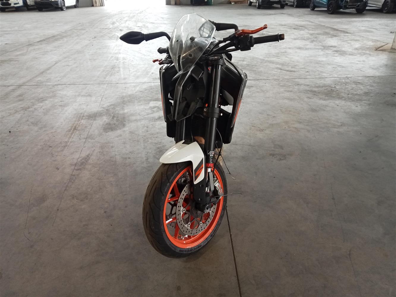 2021 KTM 890 DUKE R