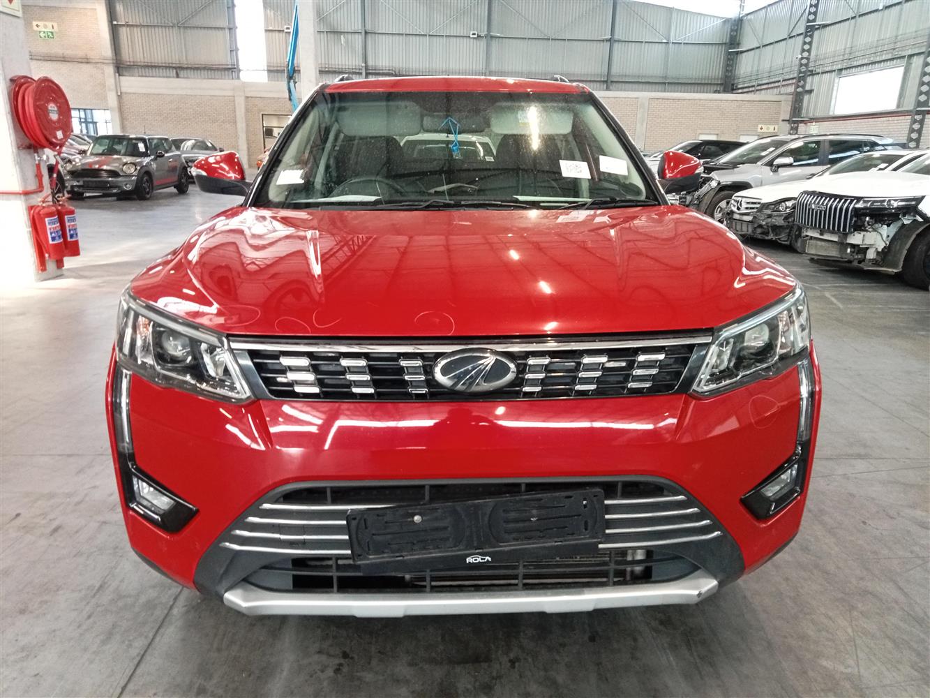 2023 MAHINDRA XUV300 1.2T (W8)