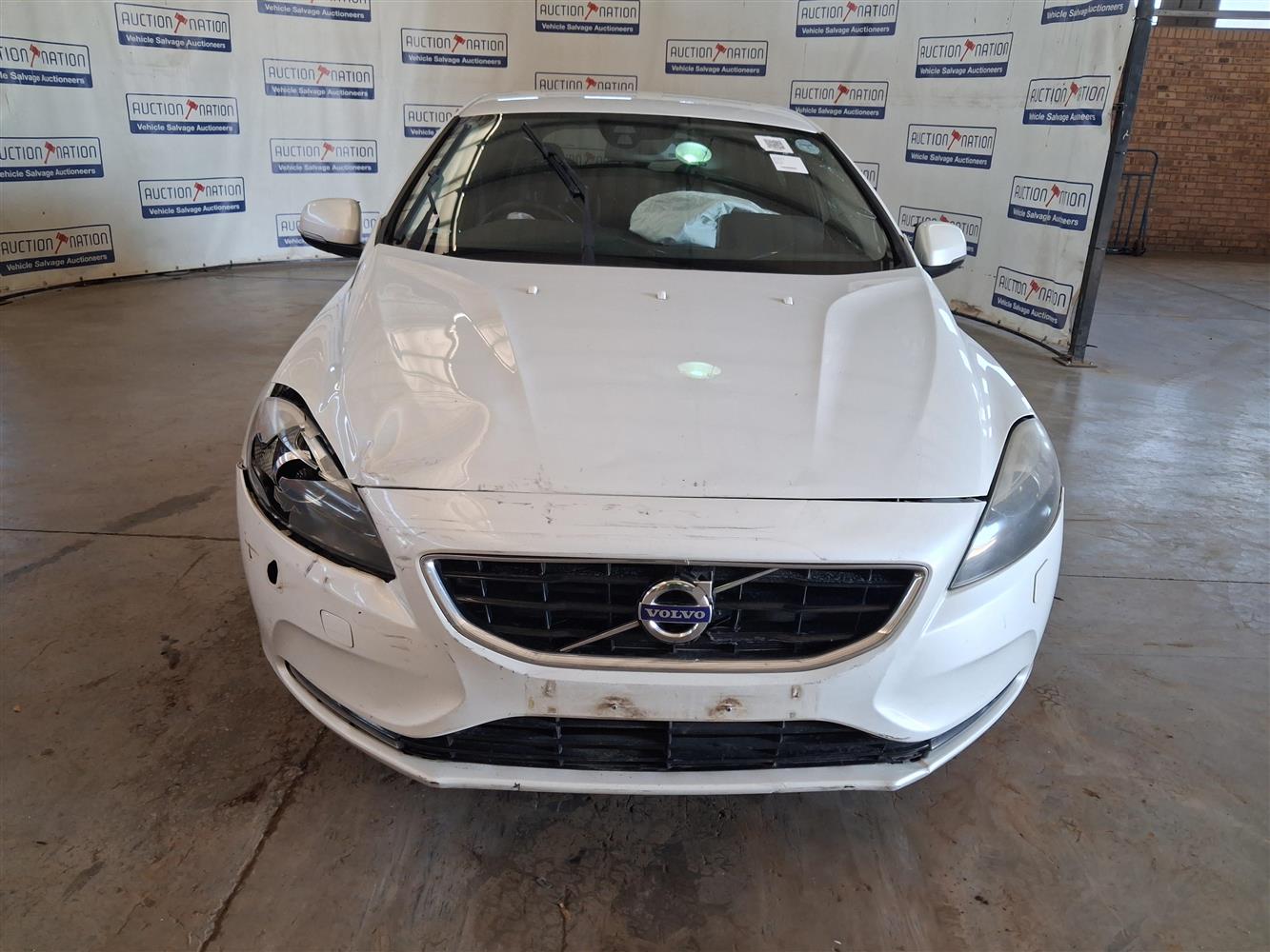 2015 VOLVO V40 T3 ELITE