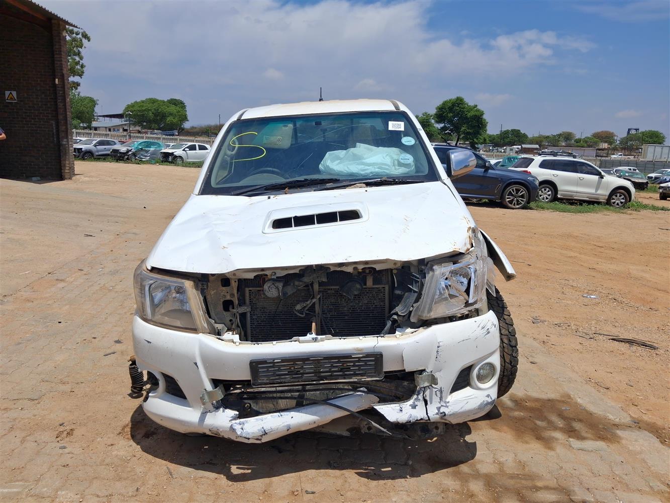 2014 TOYOTA HILUX 3.0D-4D LEGEND 45 XTRA CAB P/U